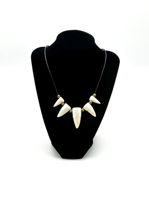 FIVE TOOTH NECLACE