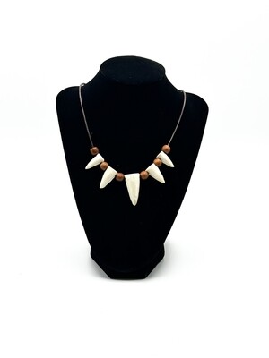 FIVE TOOTH NECLACE
