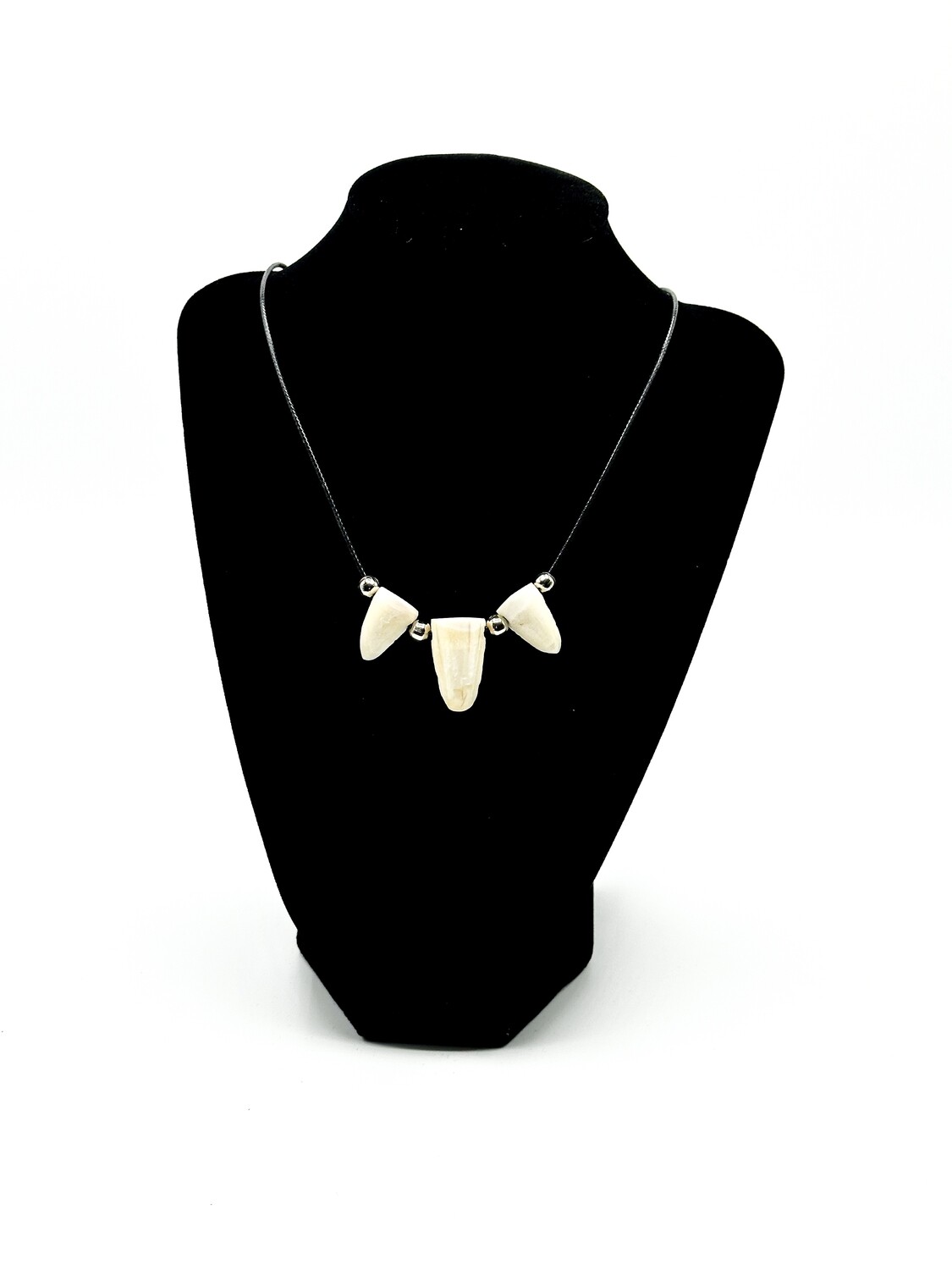 THREE TOOTH NECKLACE - MEDIUM