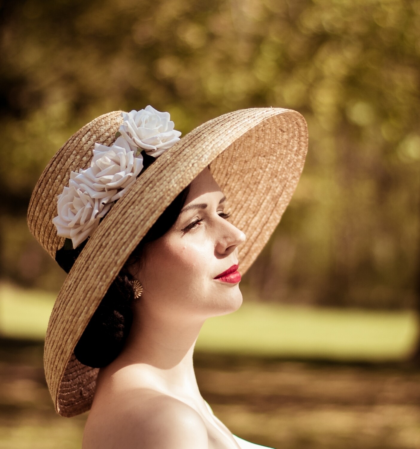 A New Look Wide Brim Audrey Hepburn 100% Natural Finest Straw Hat