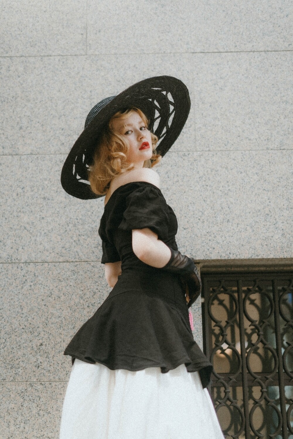 Signature Handwoven Black Straw Hat display picture 1
