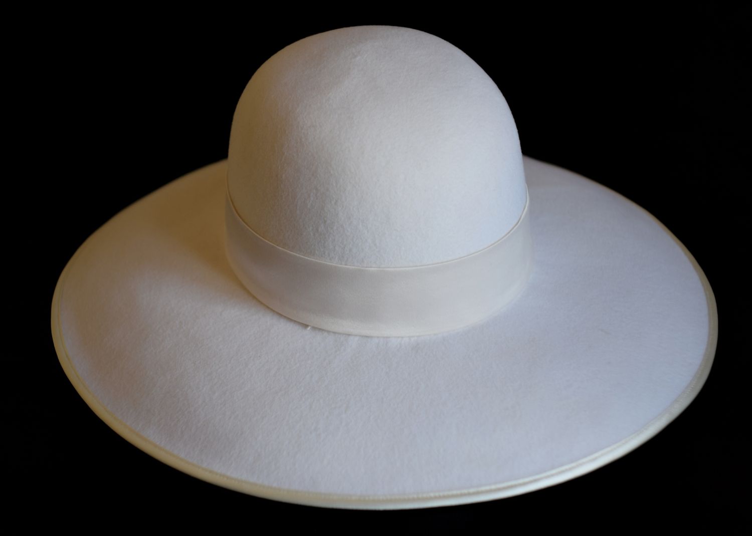 White Serenade - Luxury Wool Felt Hat with Silk Satin Ribbon display picture 3