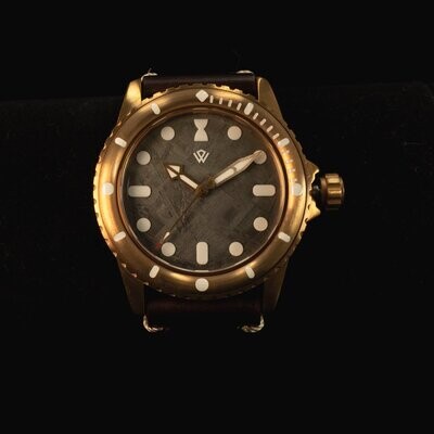 Swiss Made Bronze Dive Wristwatch 40 mm Iron Meteorite with Lumicast 20 ATM PEARL DIVER LE BGW9