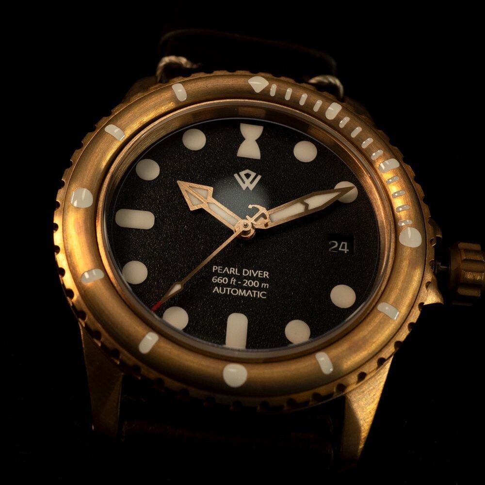 Crow Black dial Swiss Made Bronze Pearl Diver 40 mm Lumicast Dial