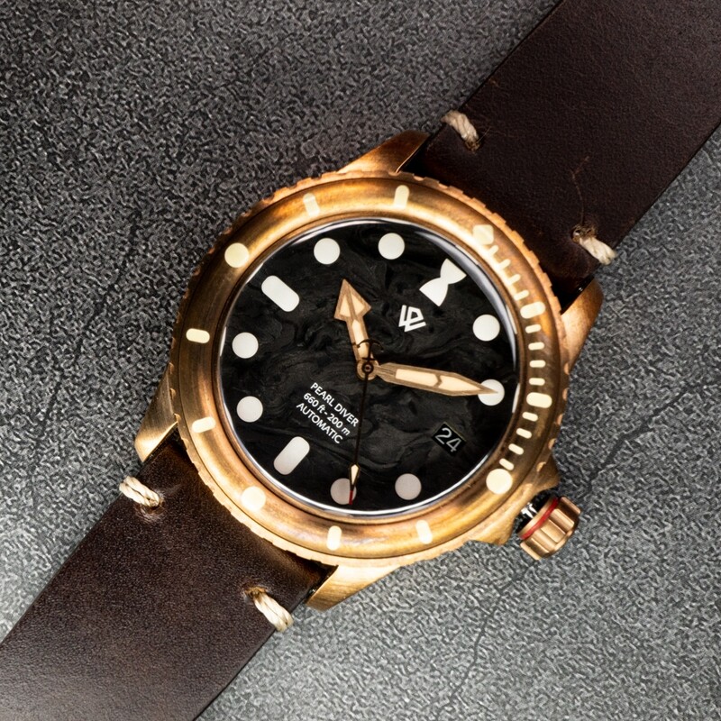 Black Date NH35 Magpie Forged Carbon Bronze Pearl Diver 40 mm mixed lume