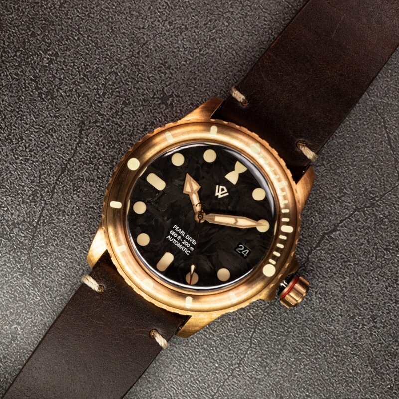 Black Date NH35 Magpie Forged Carbon Bronze Pearl Diver 40 mm old radium lume