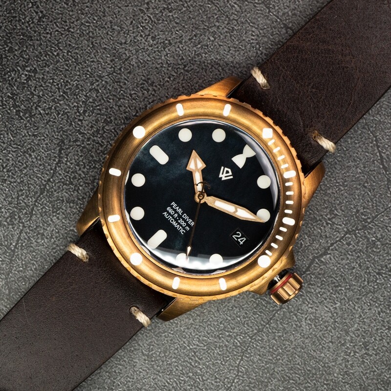 Pearl Diver Raven MOP NH35 black date BGW9 Lume Bronze Wristwatch Lumicast