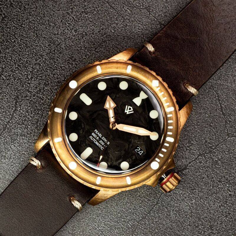 Black Date NH35 Magpie Forged Carbon Bronze Pearl Diver 40 mm mixed lume