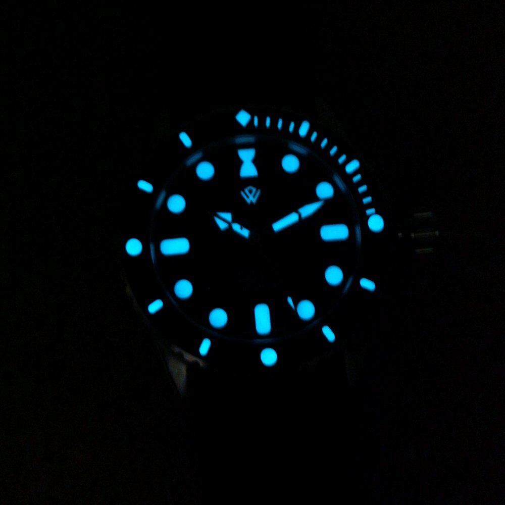 Front view of the Swiss made bronze Pearl Diver no date phoenix dial and BGW-9