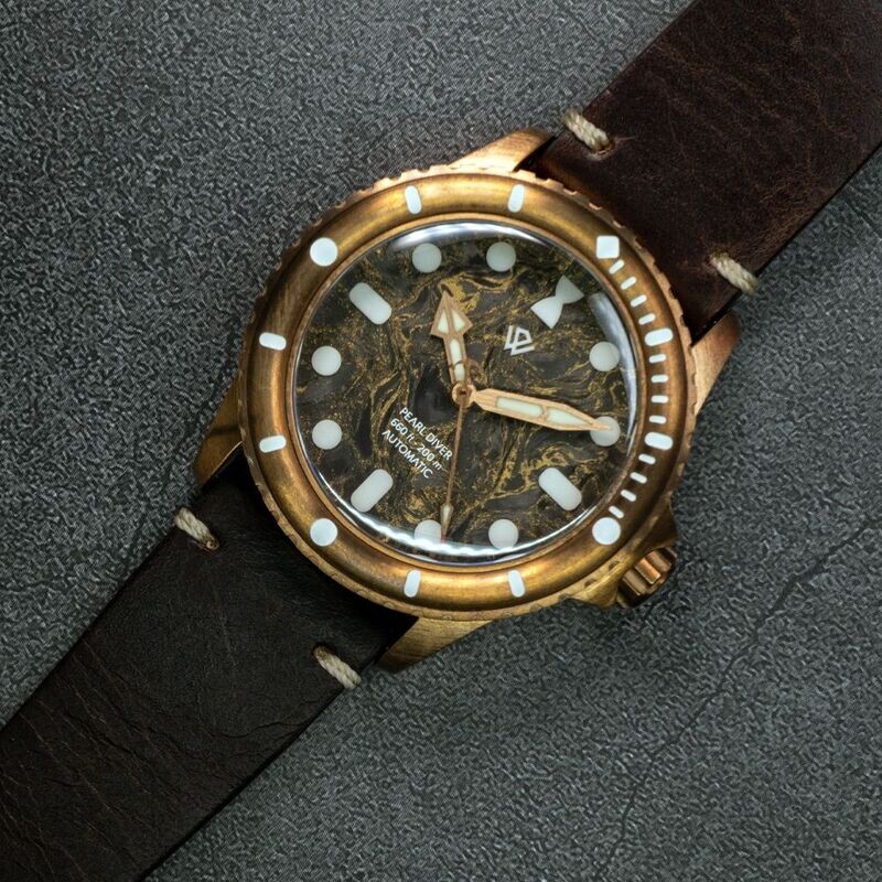 Front view of the Swiss made bronze Pearl Diver no date phoenix dial and BGW-9