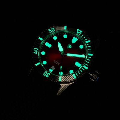 Pearl Diver Swiss Made Damscus steel watch 37 mm - red dial