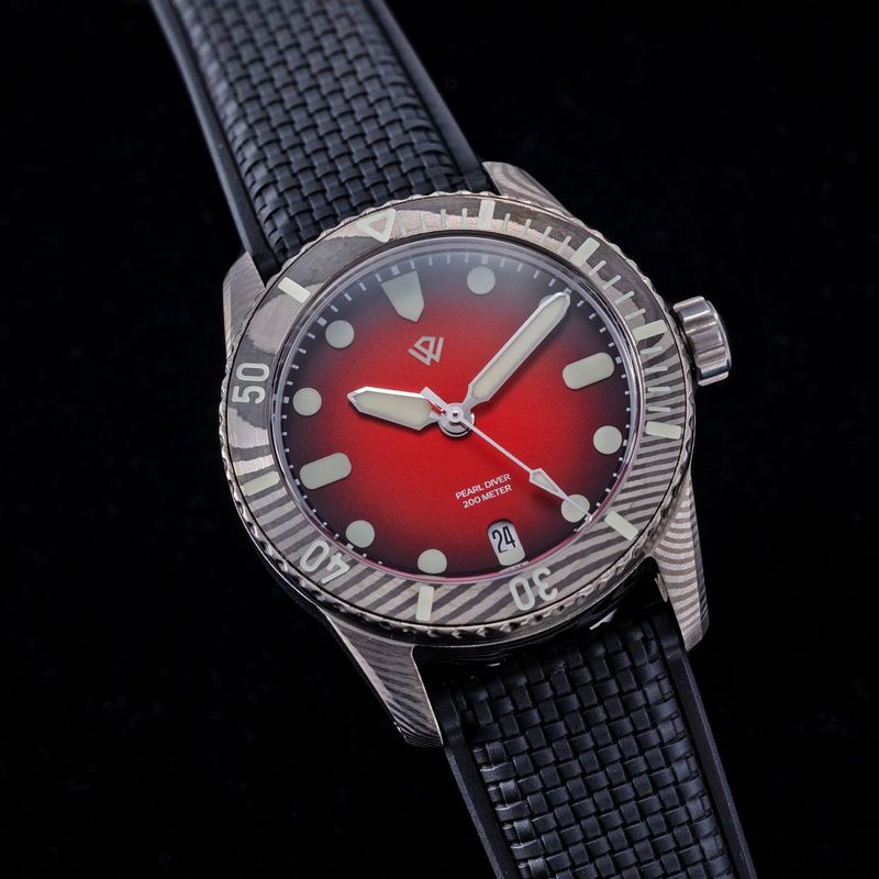 US STOCK Swiss Made Damascus steel 37 mm Red SW200-1 b No date