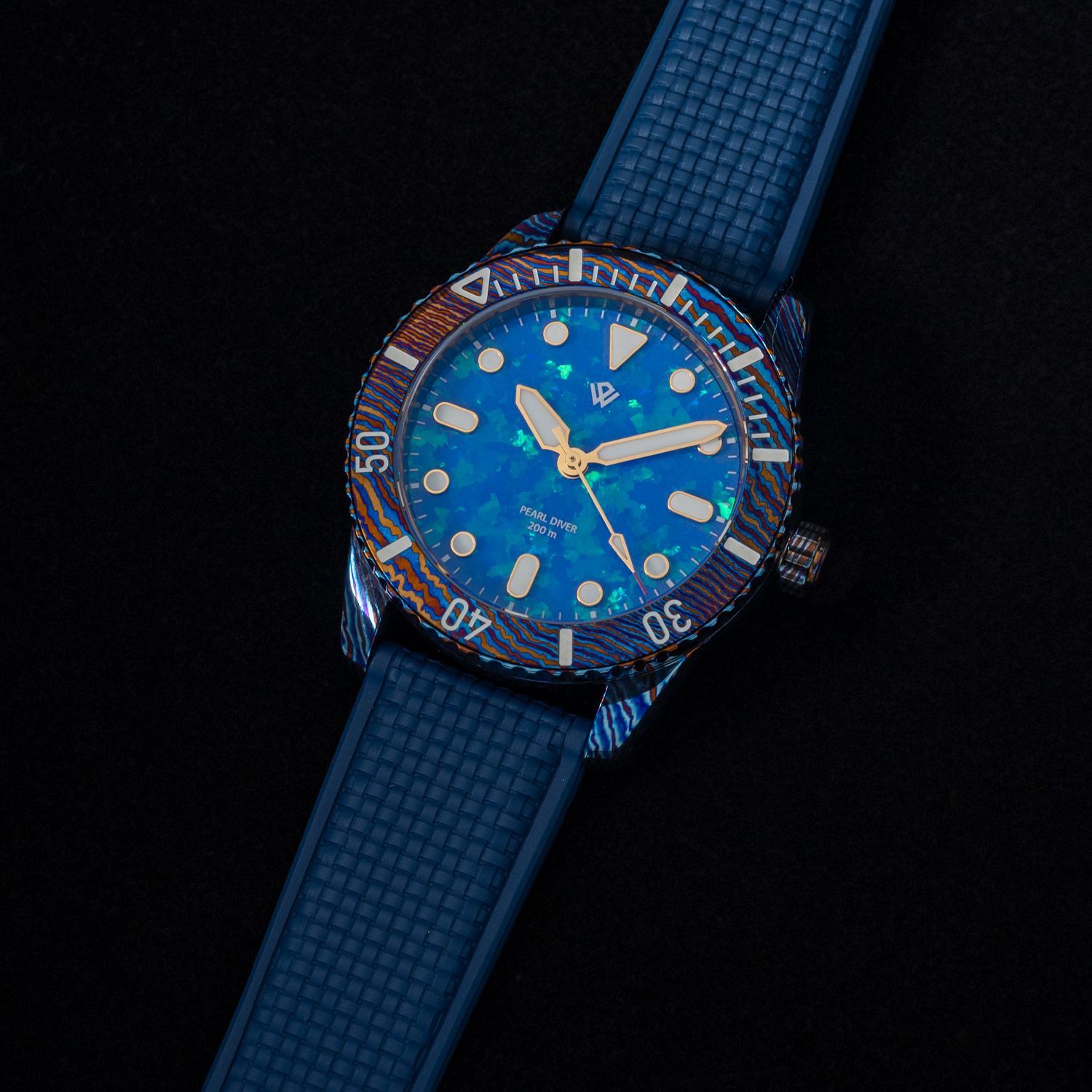 Timascus Pearl Diver V2 - Light Blue Opal (39 mm, 200 m)