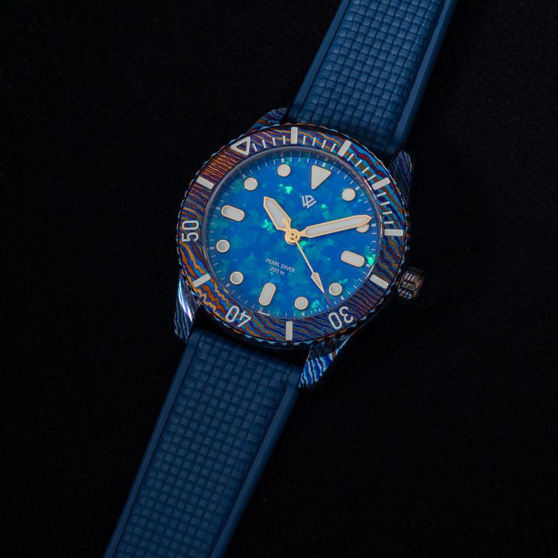 Timascus Pearl Diver V2 - Light Blue Opal (39 mm, 200 m)