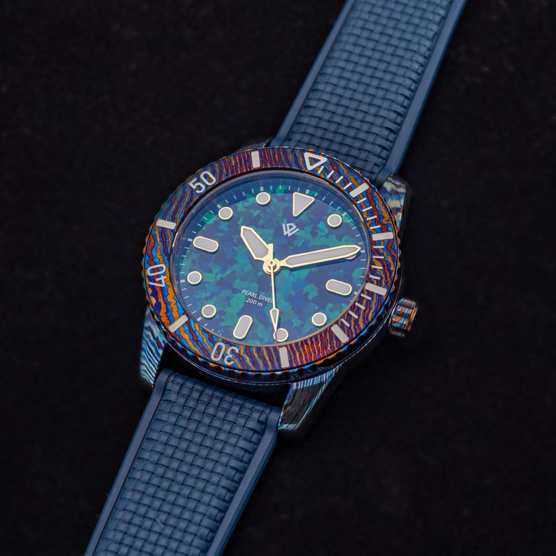 Timascus Pearl Diver V2 - Dark Blue Opal (39 mm, 200 m)