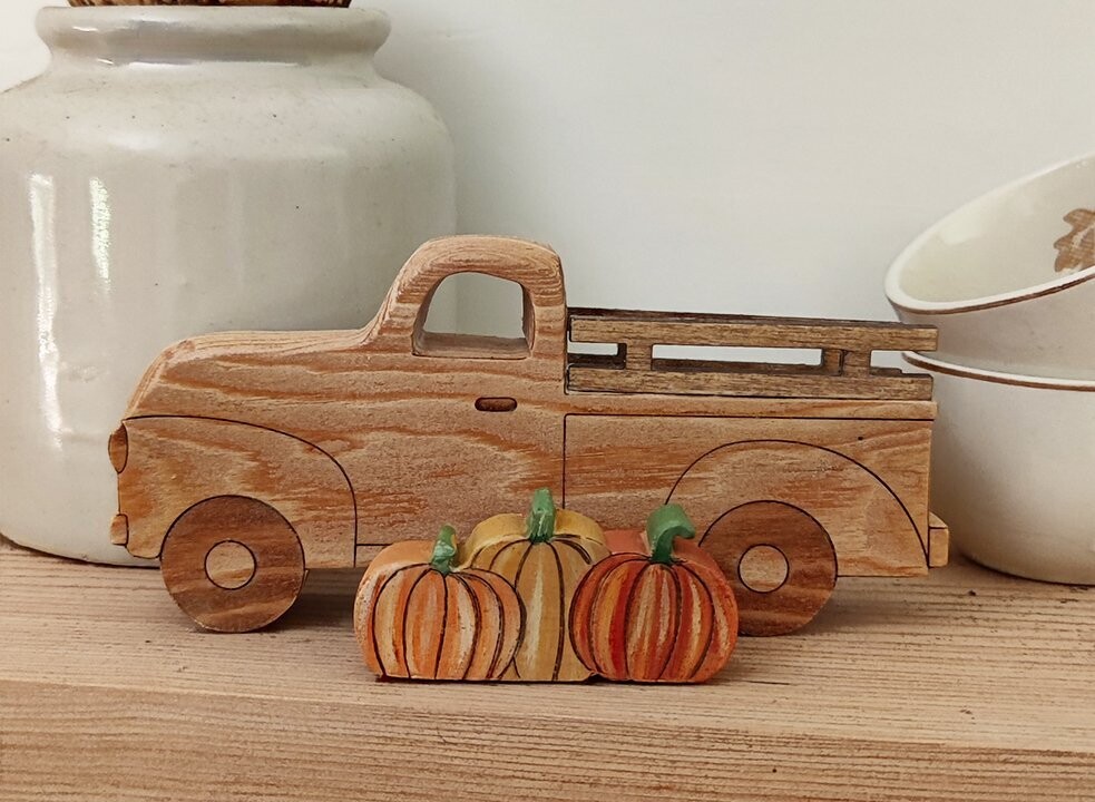 Truck en mélèze gravé