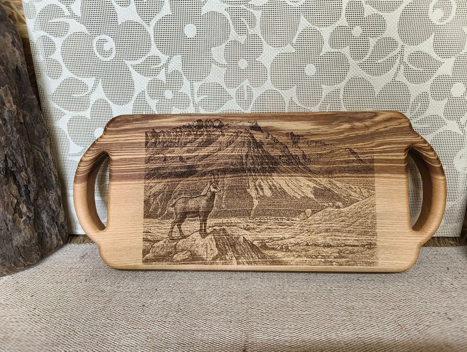 Planche à découper double manche thème chamois, montagne Planche à découper double manche thème chamois, montagne