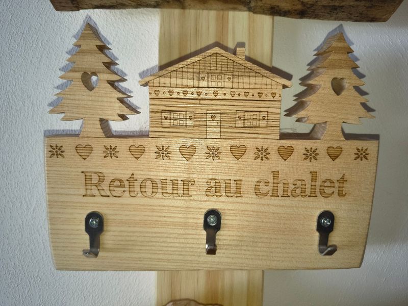 Accroche clefs ou torchons chalet et sapins "retour au chalet"