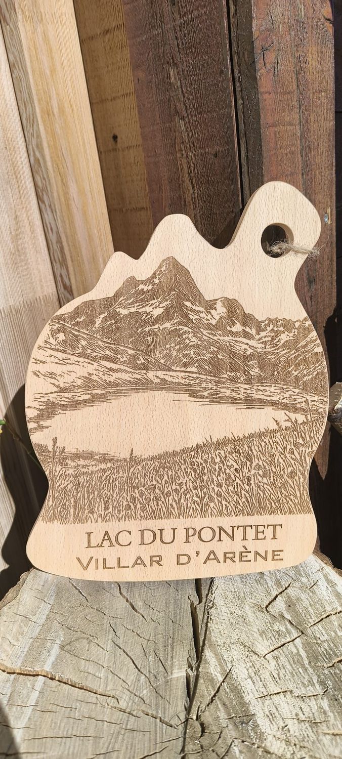 Planche à découper manche cœur thème lac, montagne Planche à découper manche cœur thème lac, montagne