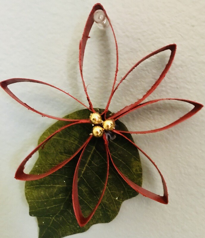 Paper Towel Roll Poinsettia