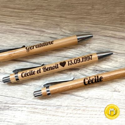 Stylo bambou à personnaliser avec le texte de votre choix et muni de sa pochette personnalisée. 5,99€