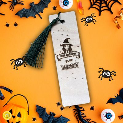 Marque page en bois sorcière coupé et gravé entièrement dans notre atelier. A personnaliser avec votre texte.