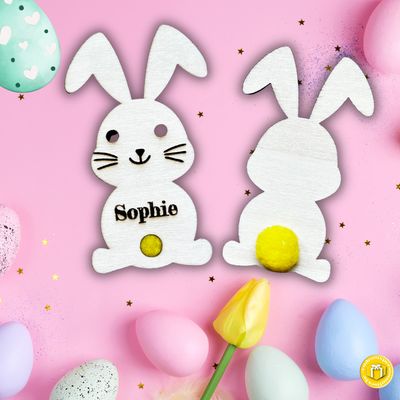Lapin de Pâques en bois personnalisable avec un prénom.