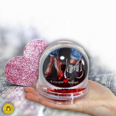 Boule à neige couple baskets personnalisable Boule à neige coeurs couple