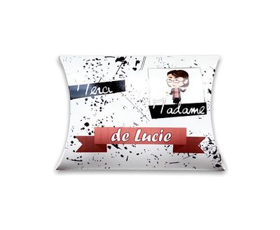 Boîte cadeau en carton personnalisable sur les 2 faces effet brillant sur le thème de l'école avec le texte merci madame