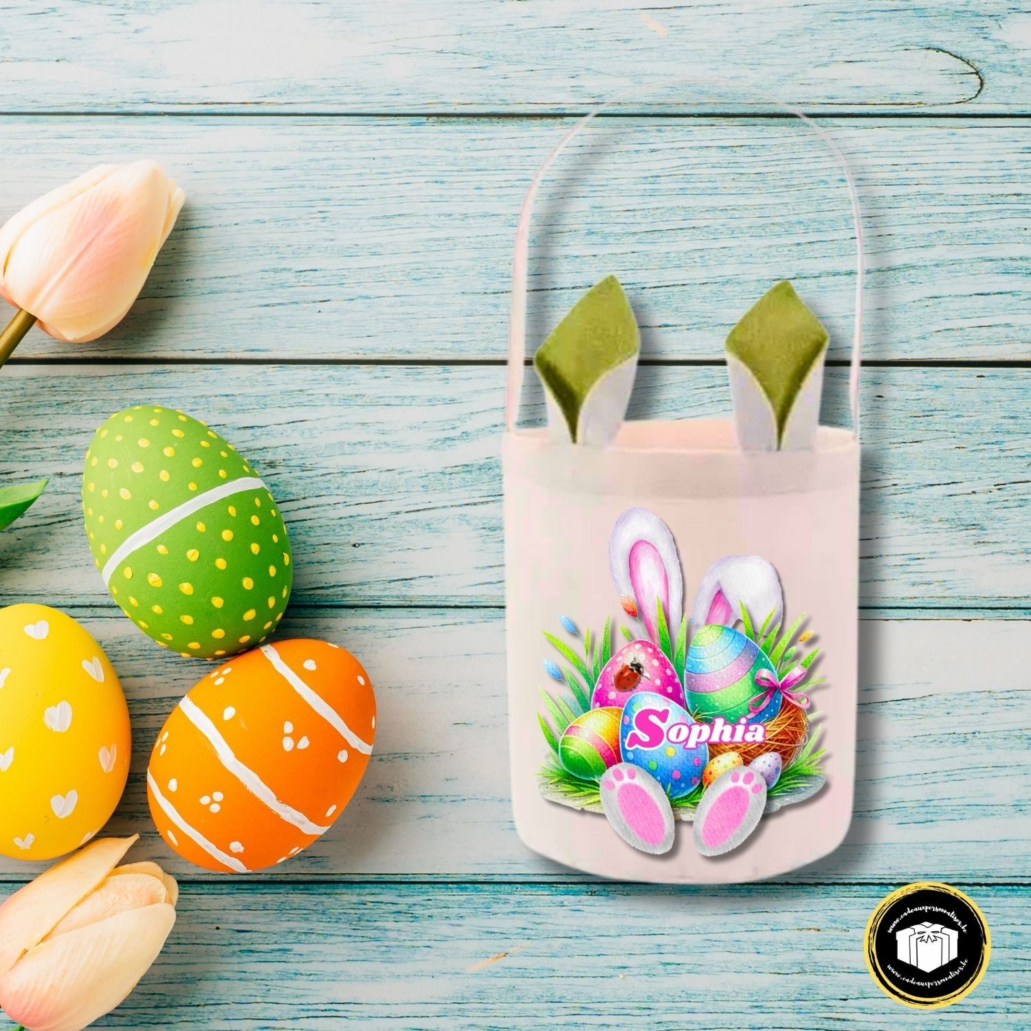 Panier de Pâques avec oreilles vertes. Personnalisable avec lapin de Pâques rose et prénom.