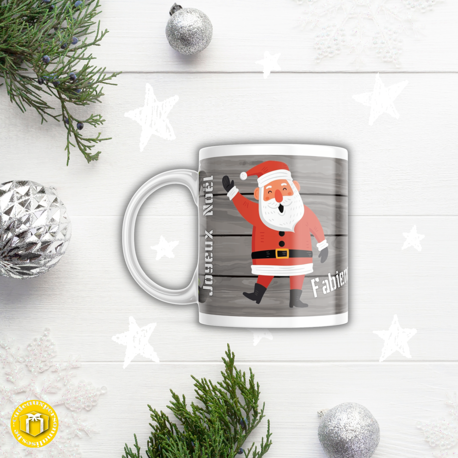 Mug père Noël en porcelaine à personnaliser avec un prénom.