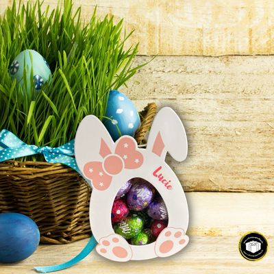 Boîte en carton pour œufs de Pâques en forme de lapin rose personnalisable avec un prénom.