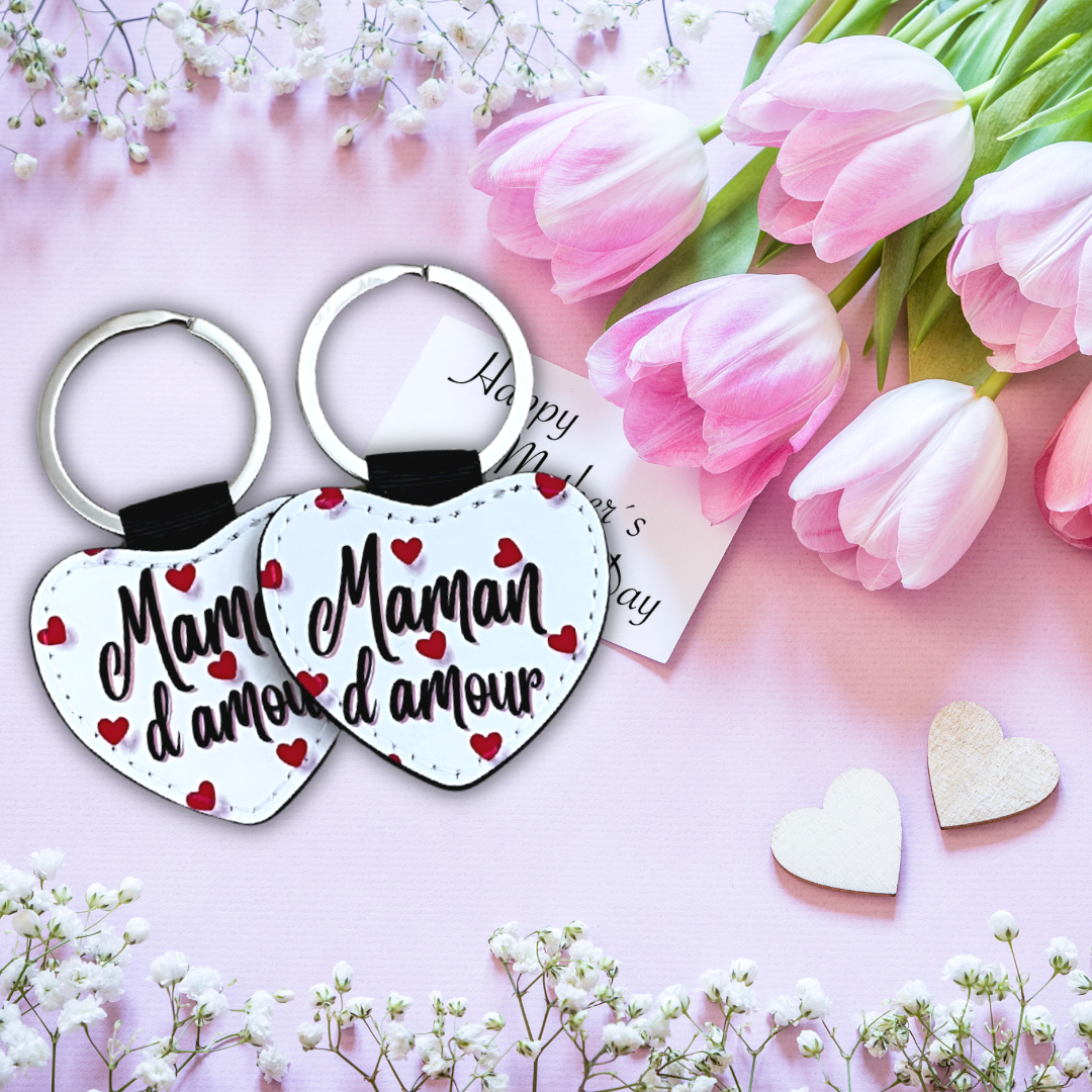 Porte-clés maman d'amour en forme de cœur personnalisé sur les deux faces.