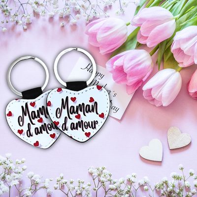 Porte-clés maman d'amour en forme de cœur personnalisé sur les deux faces.