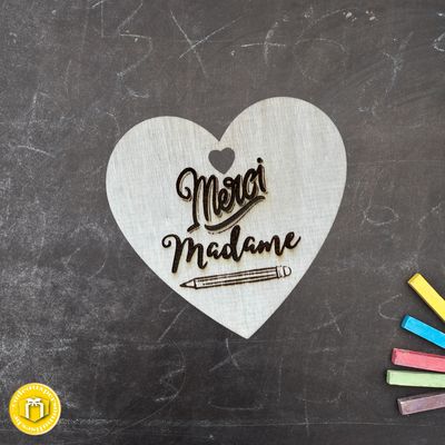 Etiquette en bois en forme de coeur pour enseignante