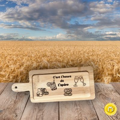 Planche apéro en bois personnalisée - c'est l'heure de l'apéro Planche apéro en bois personnalisée - c'est l'heure de l'apéro
