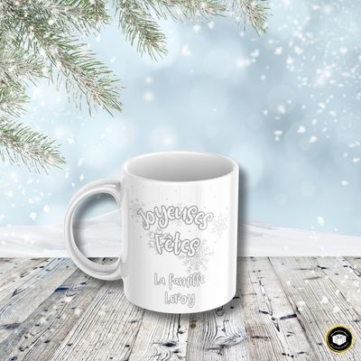 Mug joyeuses fêtes avec un prénom Mug pour les fêtes de Noël à personnaliser avec le nom de famille.