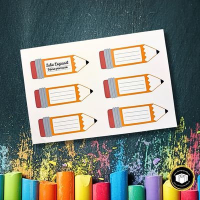 Étiquettes autocollantes crayon Etiquette autocollante en forme de crayon pour l'école. A coller sur les cahiers, livres, classeurs, journal de classe.