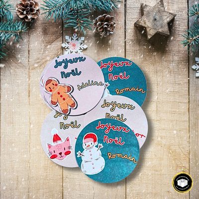12 étiquettes personnages de Noël pour enfant personnalisable. 10,80€