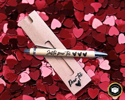 Stylo bambou avec pochette personnalisée pour couple.
