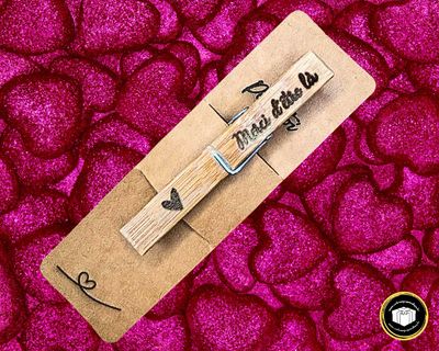 Pince à linge Merci d'être là avec sa pochette personnalisable.