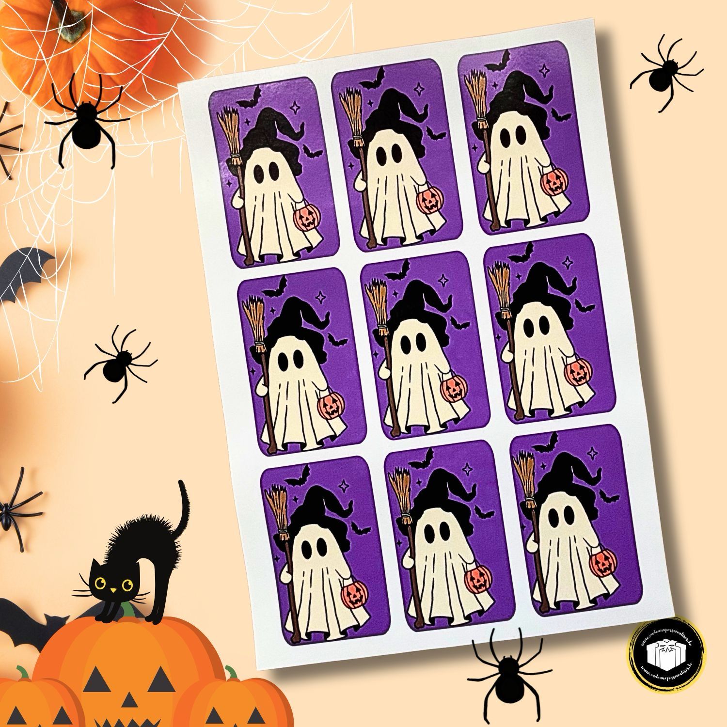 Grande étiquette autocollante de 9 x 5,5 cm fantôme d'Halloween.