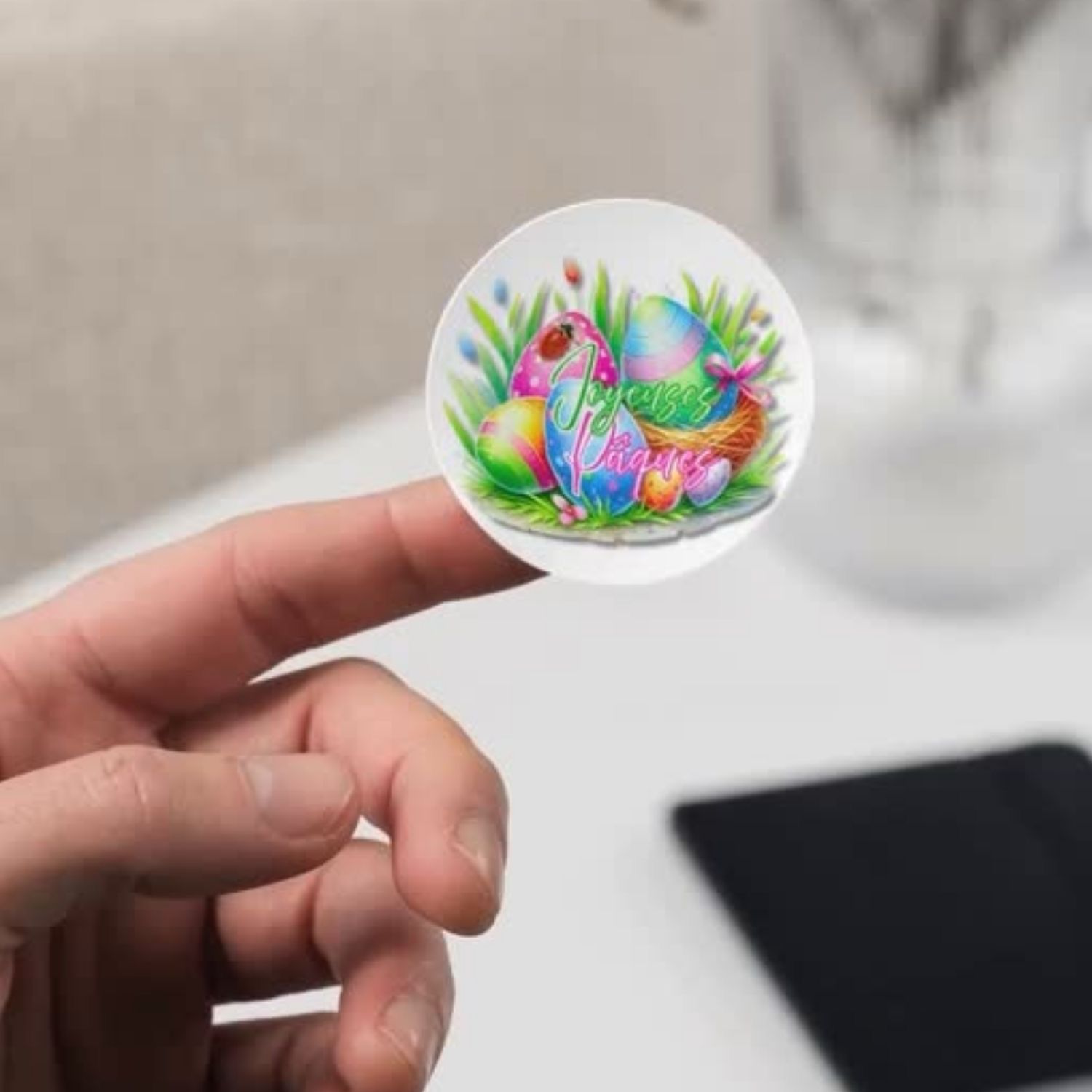 Étiquettes autocollantes œufs de Pâques personnalisables pour vos cadeaux, emballages et cartes. 