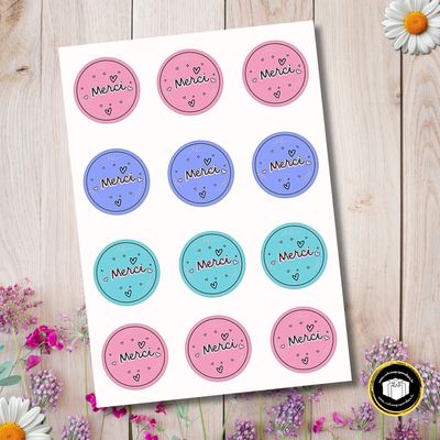 Étiquettes avec le texte merci à coller sur vos cadeaux, carte ou autres supports. Personnalisable avec votre texte.