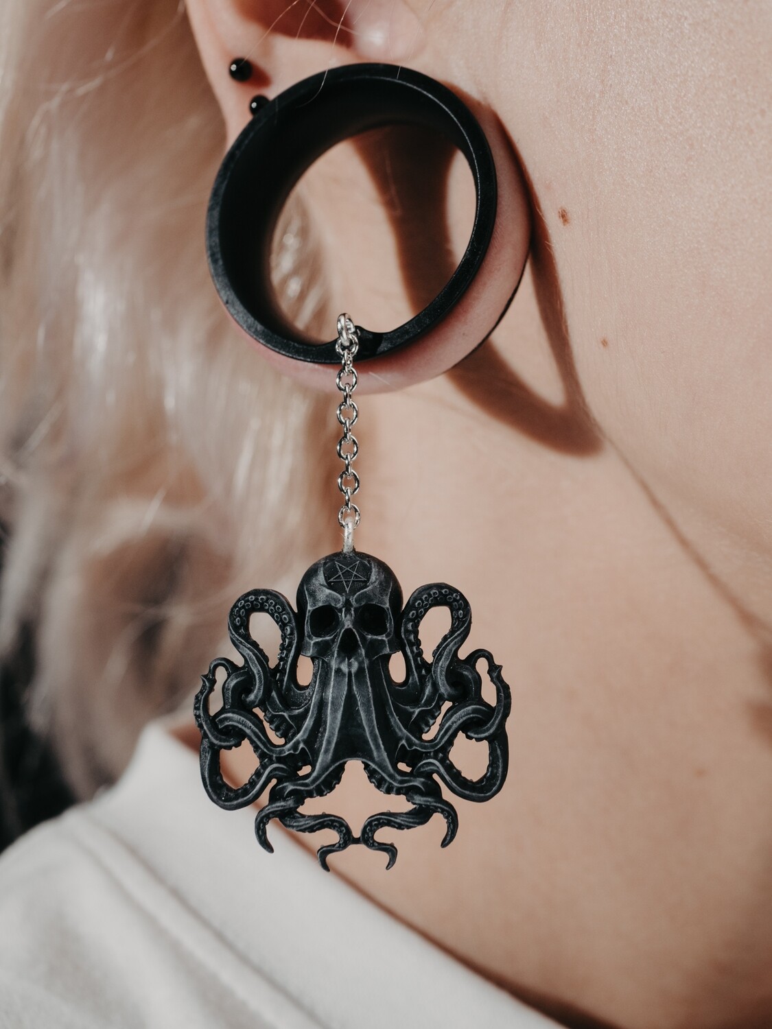 Tunnels with dangle Octopus Skull - Double Flared Tunnels with dangle Octopus Skull - Double Flared