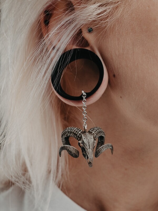 Tunnels with dangle Ram Skull - Double Flared