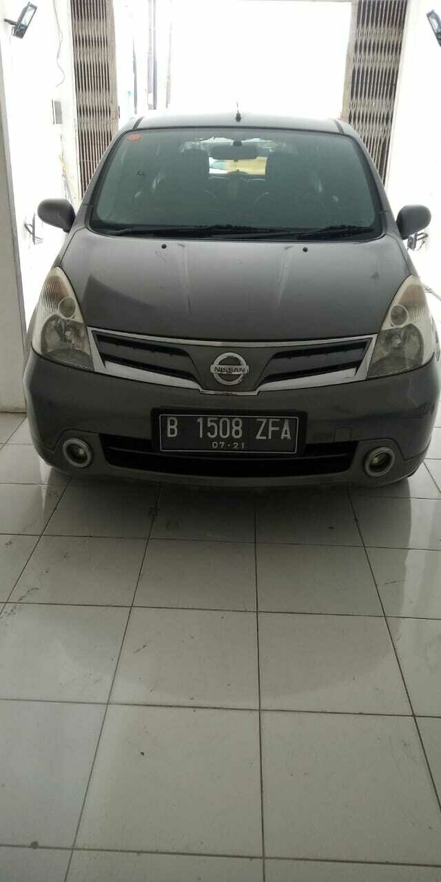 Nissan Grand Livina XV Matic 2011