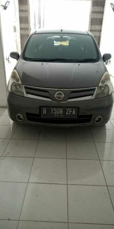 Nissan Grand Livina XV Matic 2011