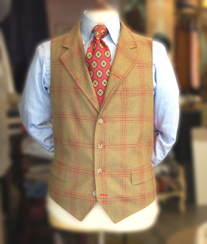 Gilet droit à 4+2 boutons, col tailleur