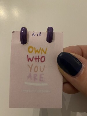 Oorbellen - OWN WHO YOU ARE - paars